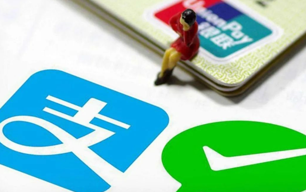 养卡避坑指南：为什么扫码倒卡会导致信用卡降额？